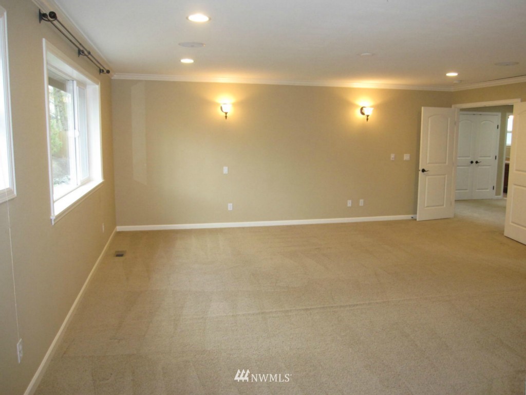 914 South 34th Place Renton, WA 98055 - Photo 13 of 21