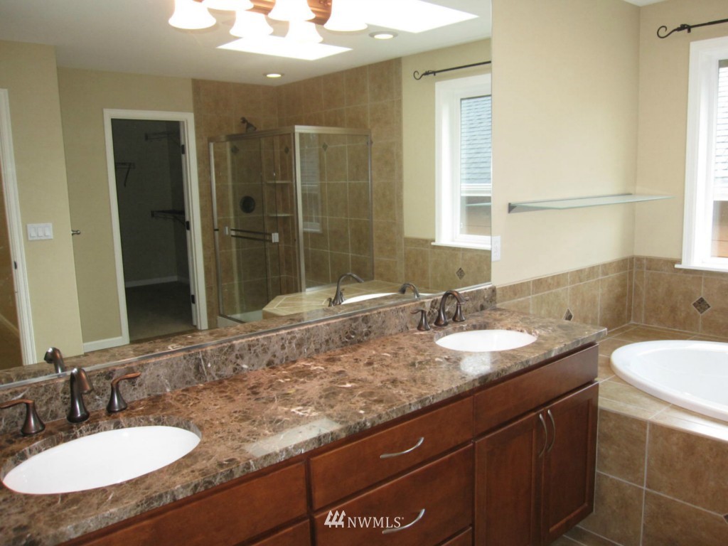 914 South 34th Place Renton, WA 98055 - Photo 14 of 21