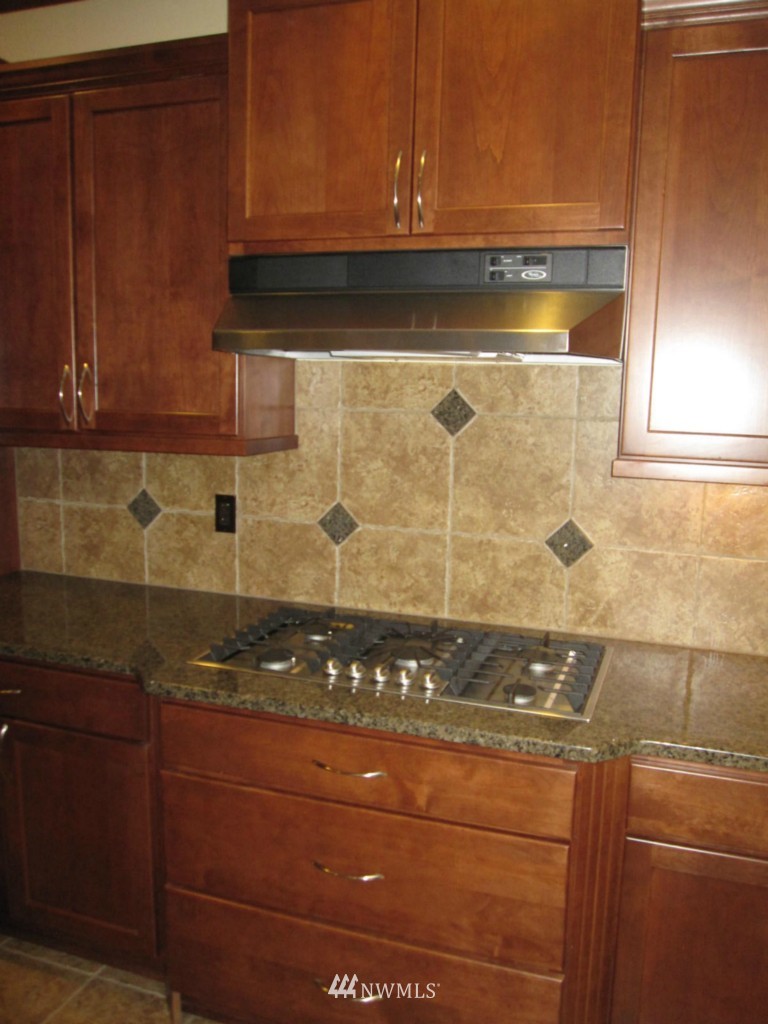 914 South 34th Place Renton, WA 98055 - Photo 3 of 21