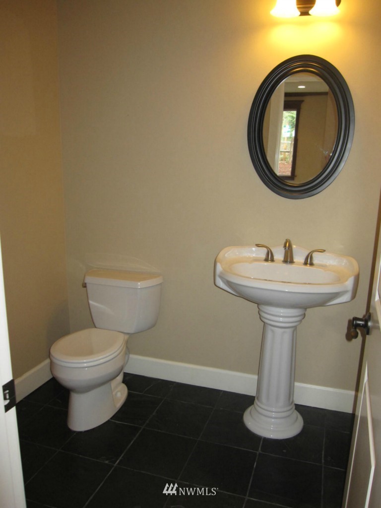 914 South 34th Place Renton, WA 98055 - Photo 10 of 21