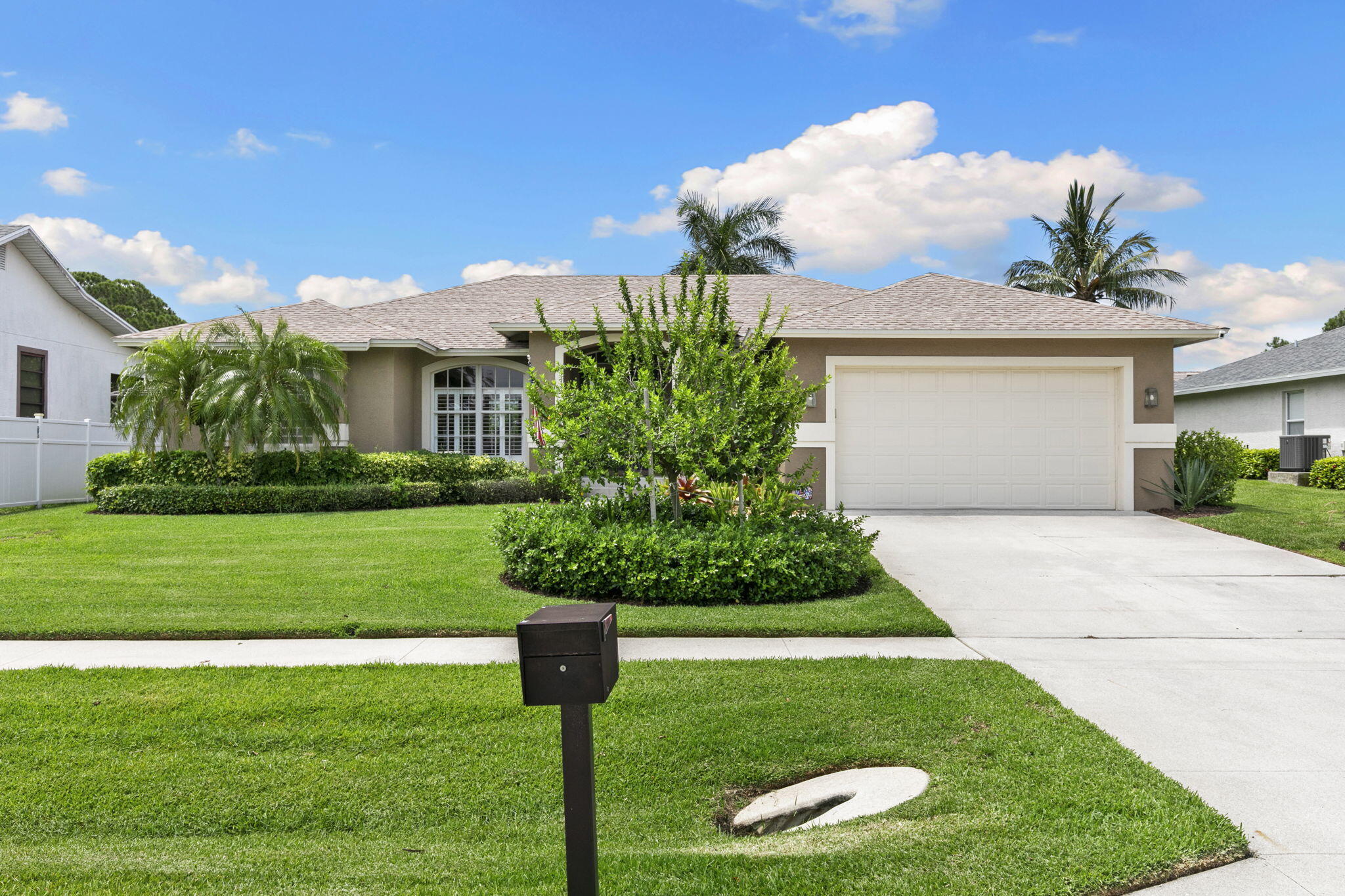 1489 Bermuda Road Marco Island, FL 34145 - Photo 5 of 45 4-web-or-mls-1F3A5891