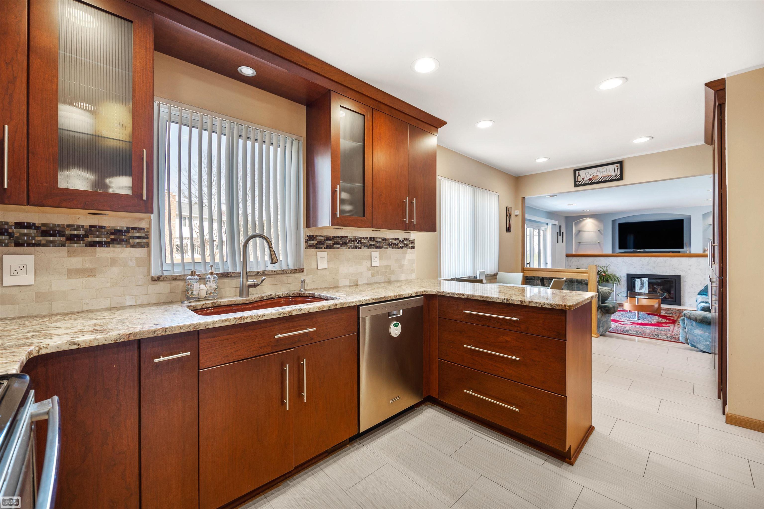1693 Dennett Lane Rochester Hills, MI 48307 - Photo 15 of 53