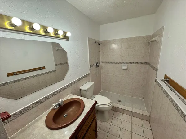 $1,950 | 5914 Wagon Bend, Austin, TX 78744