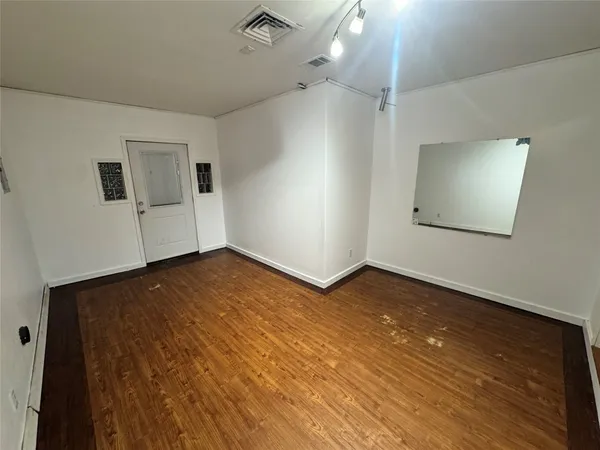 $1,950 | 5914 Wagon Bend, Austin, TX 78744