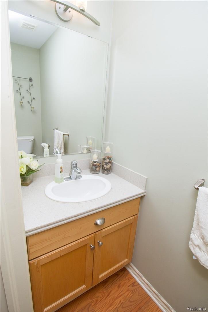 722 Wilcox Street Rochester, MI 48307 - Photo 31 of 52 HalfBath2.jpg