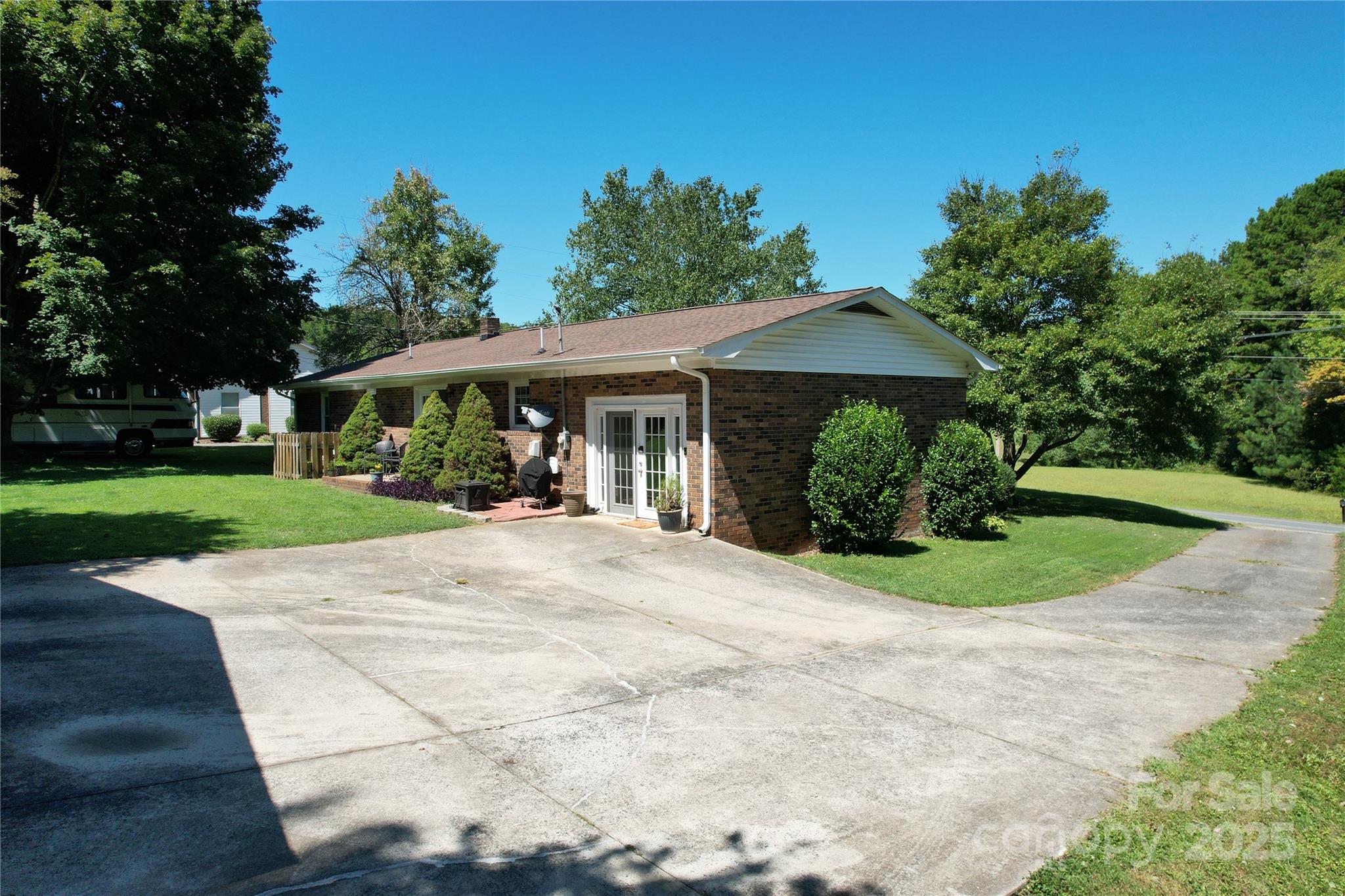 38430 Airport Road Albemarle, NC 28001 - Photo 8 of 39 a view of a volley ball court