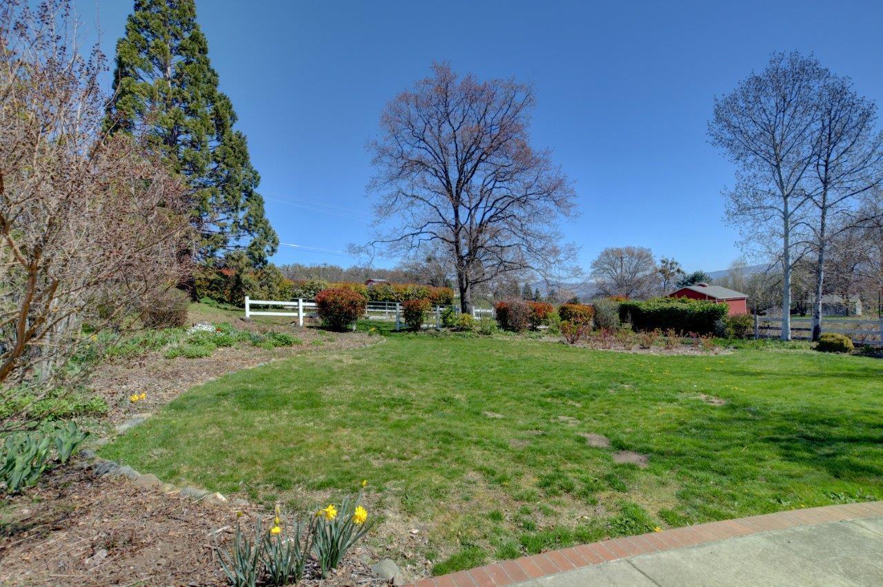 1881 Knowles Road Medford, OR 97501 - Photo 6 of 43 Look North EAst