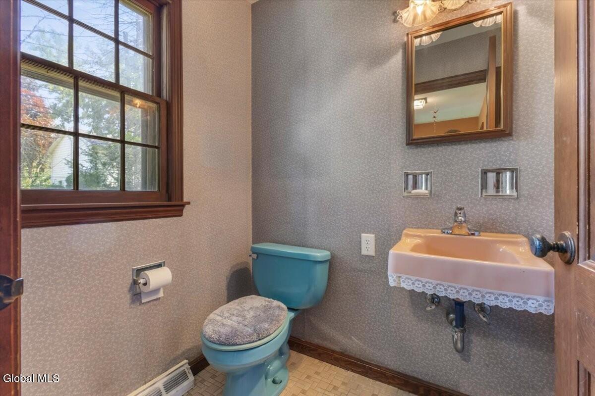 66 Pheasant Ridge Drive Colonie, NY 12211 - Photo 11 of 30 Half Bathroom