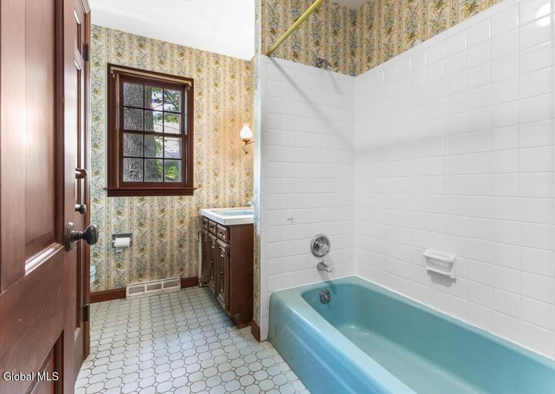 66 Pheasant Ridge Drive Colonie, NY 12211 - Photo 19 of 30 Main Bathroom