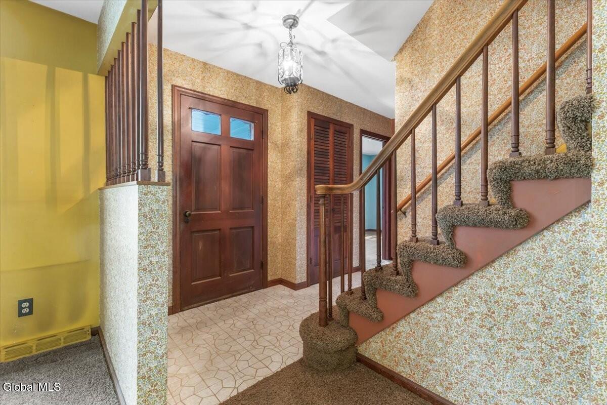 66 Pheasant Ridge Drive Colonie, NY 12211 - Photo 3 of 30 Entry