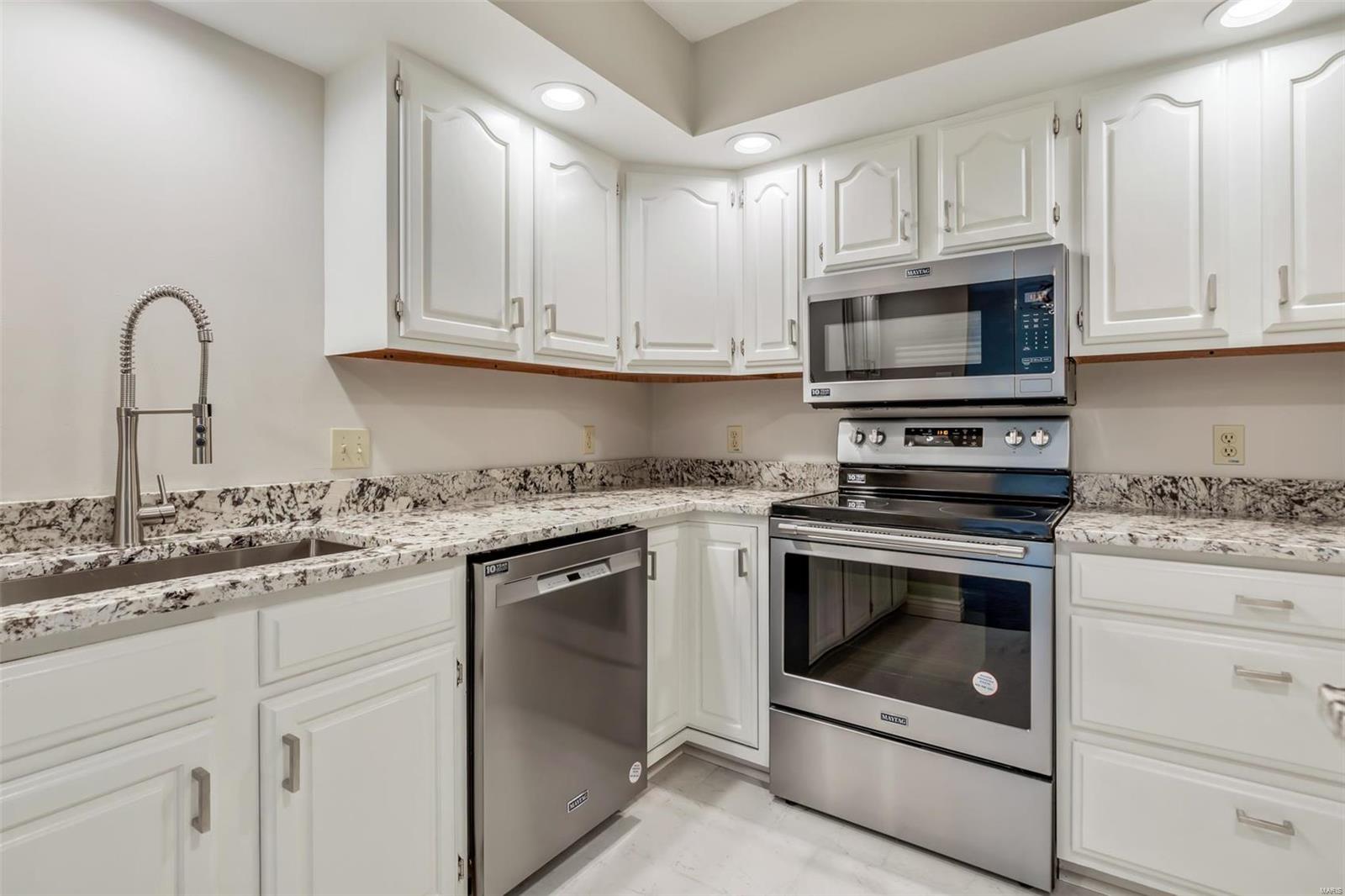 783 Rojean Drive Ellisville, MO 63021 - Photo 12 of 40 Gallery Image 12