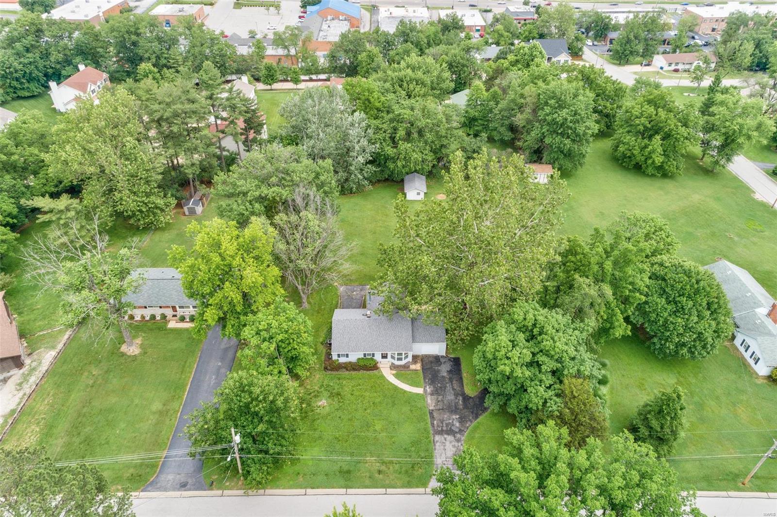 783 Rojean Drive Ellisville, MO 63021 - Photo 3 of 40 Gallery Image 3
