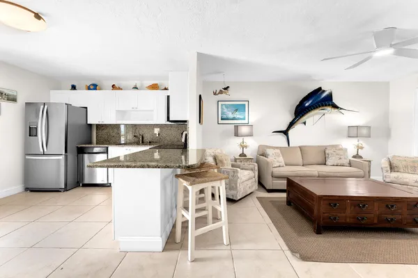 a view of entryway with outdoor area