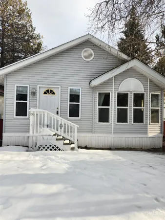 $218,999 | 514 North Sawyer Street, Unit E13, Cascade, ID 83611