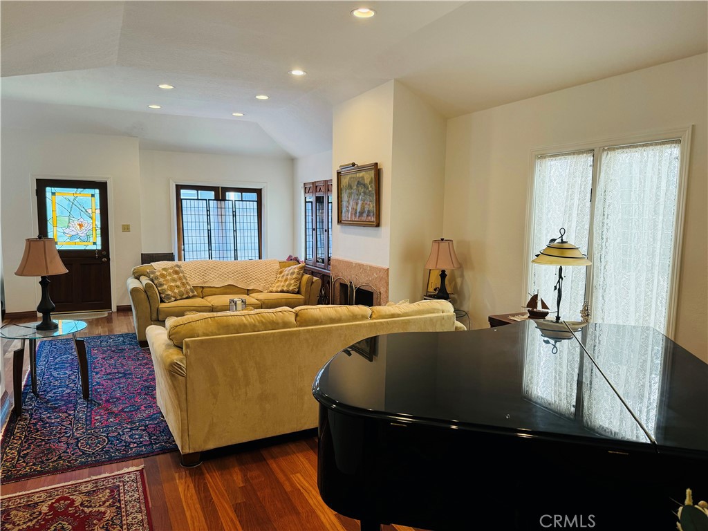 87 Rivo Alto Canal Long Beach, CA 90803 - Photo 12 of 34 a living room with a couch wooden floor and a table