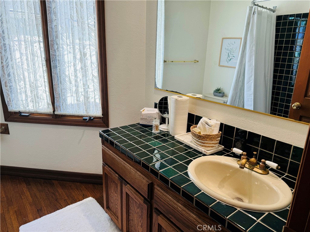 87 Rivo Alto Canal Long Beach, CA 90803 - Photo 21 of 34 a bathroom with a sink a mirror and a toilet