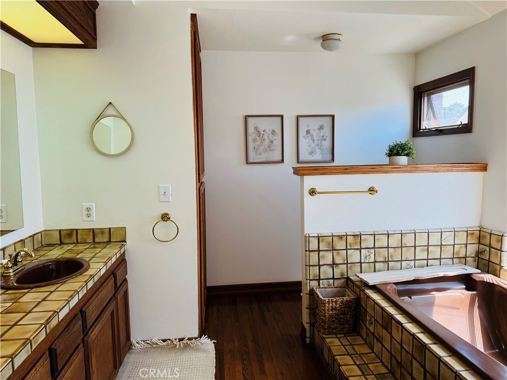 87 Rivo Alto Canal Long Beach, CA 90803 - Photo 26 of 34 a view of a kitchen with a sink and cabinets