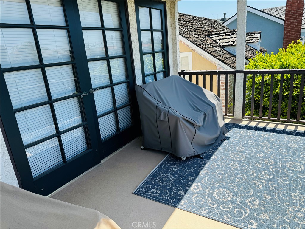 87 Rivo Alto Canal Long Beach, CA 90803 - Photo 29 of 34 a view of a balcony