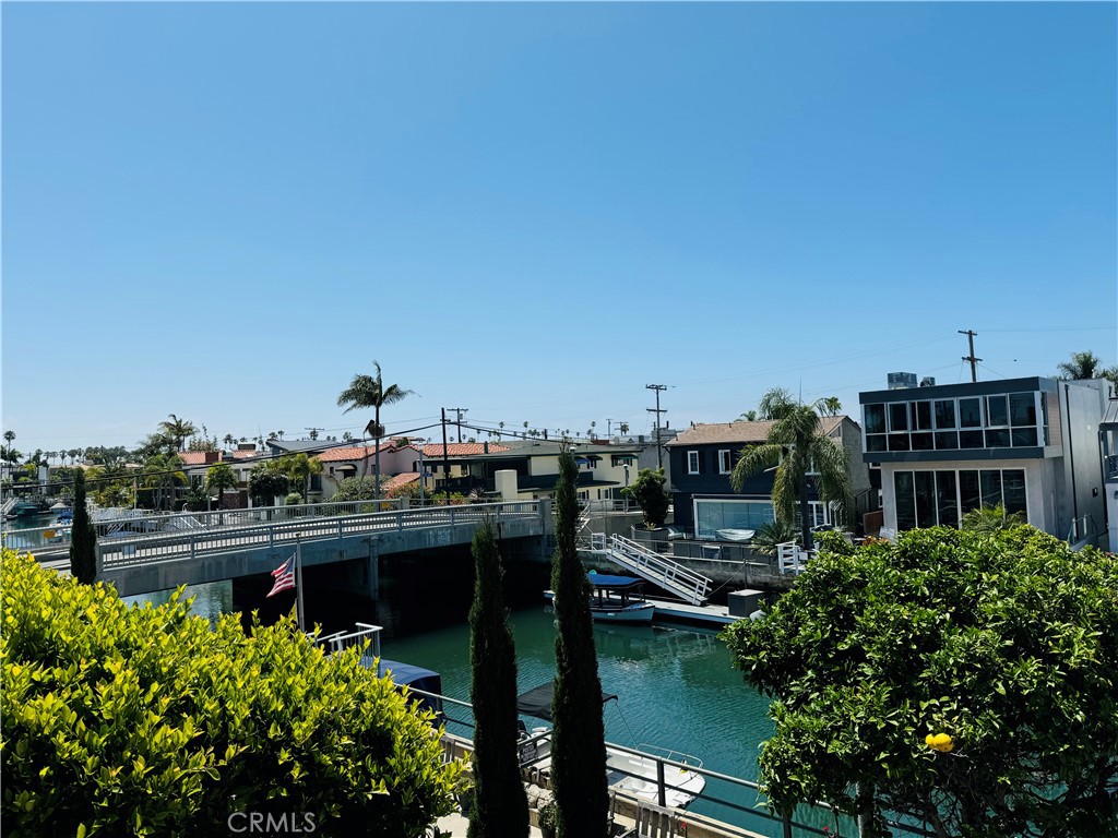 87 Rivo Alto Canal Long Beach, CA 90803 - Photo 30 of 34 a view of a lake with a city