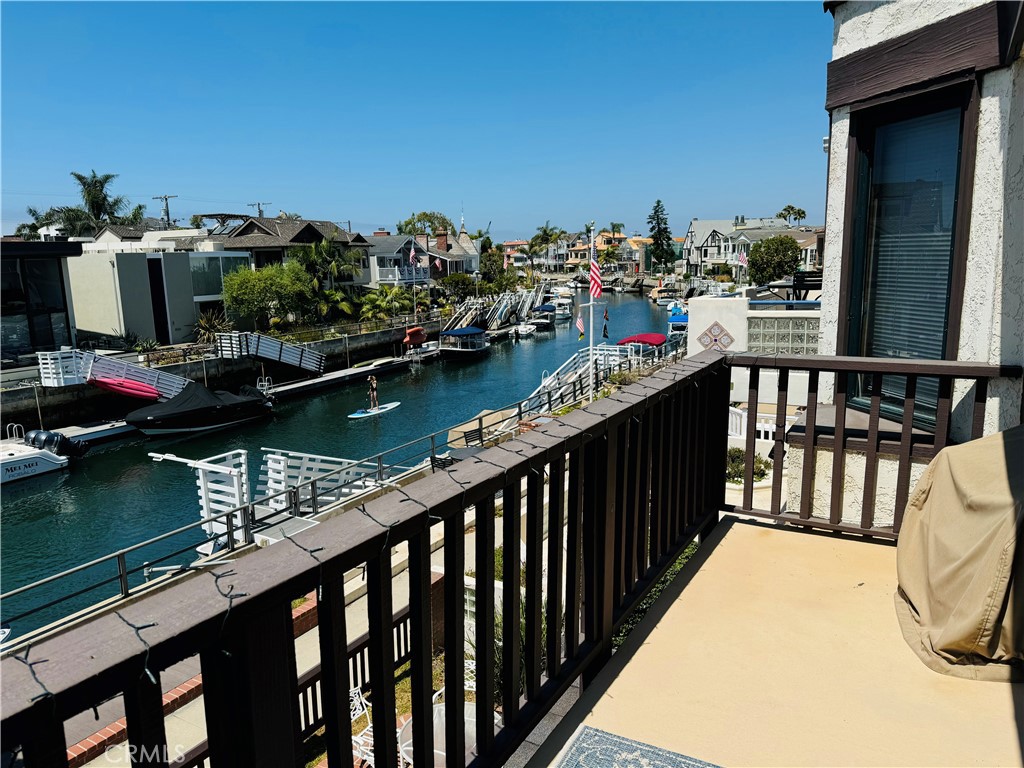 87 Rivo Alto Canal Long Beach, CA 90803 - Photo 31 of 34 a balcony with wooden floor and outdoor seating