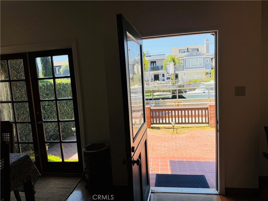 87 Rivo Alto Canal Long Beach, CA 90803 - Photo 5 of 34 a picture of a window