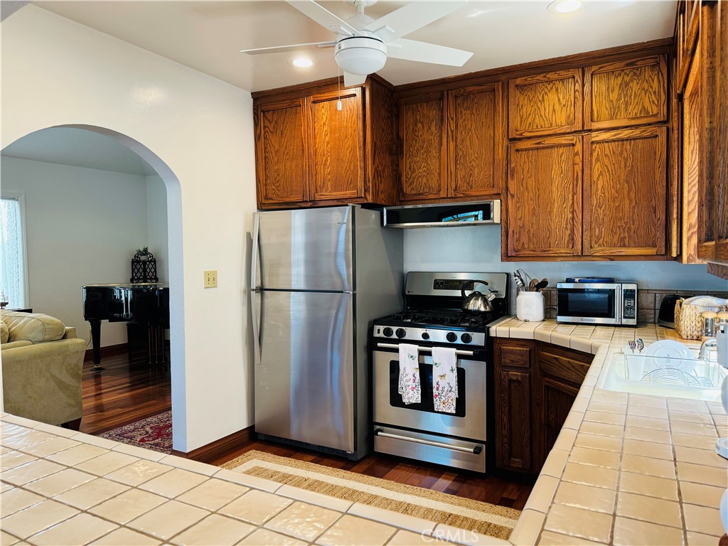 87 Rivo Alto Canal Long Beach, CA 90803 - Photo 9 of 34 a kitchen with stainless steel appliances granite countertop a refrigerator stove and sink