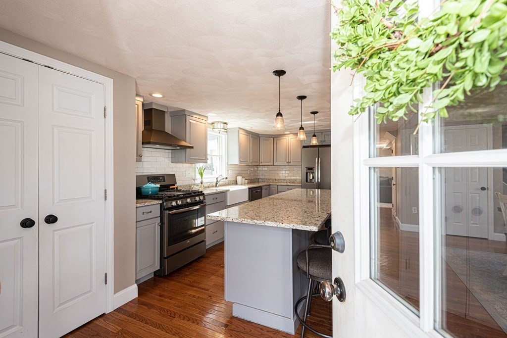 4 Rose Circle Peabody, MA 01960 - Photo 2 of 34