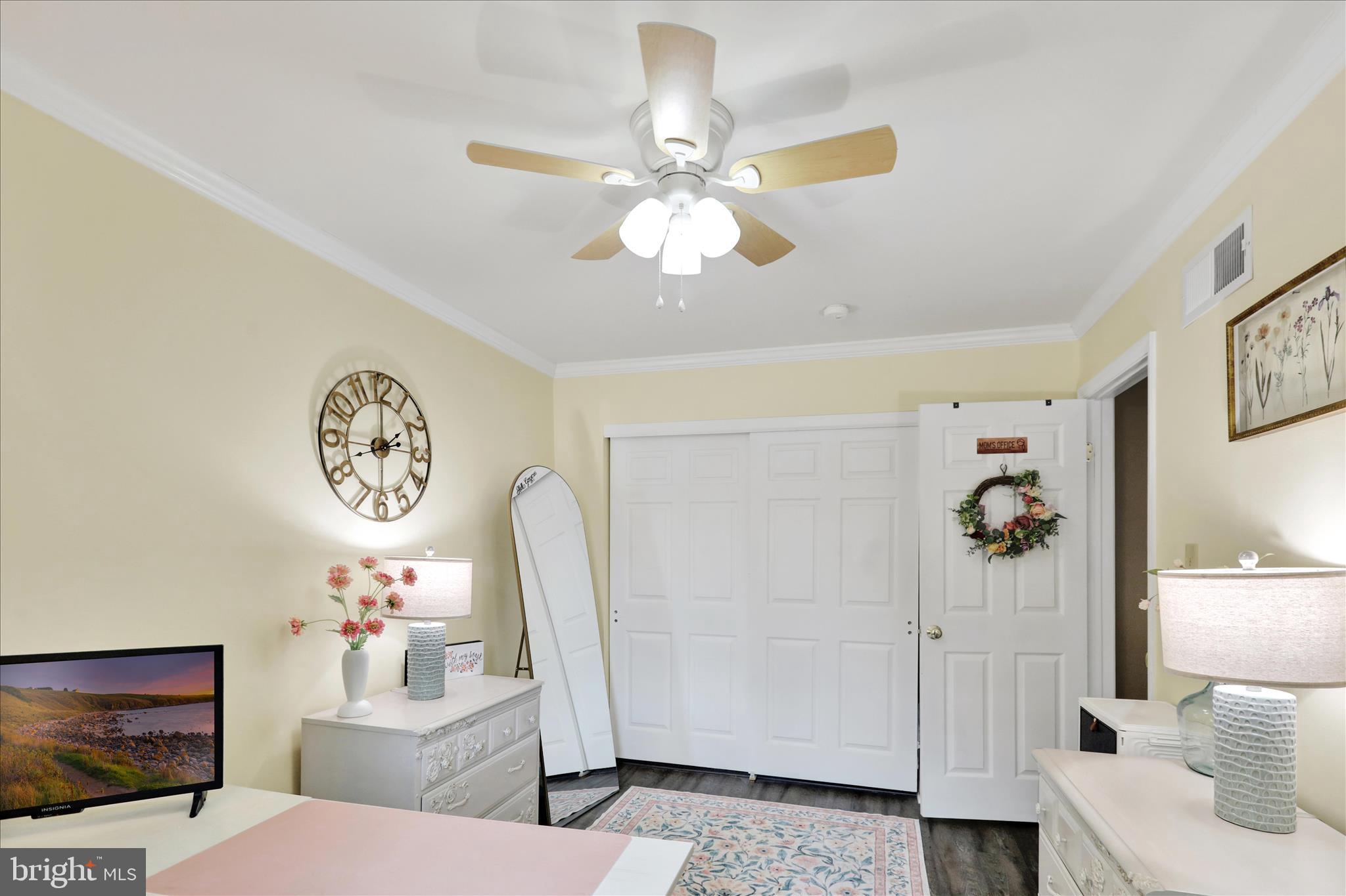 59 Winchester Court Reading, PA 19606 - Photo 22 of 39 a living room with furniture and a table