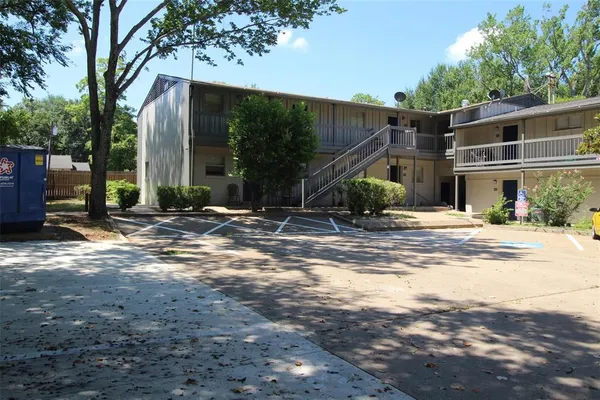 $865 | 207 West College Street, Unit 102, Athens, TX 75751