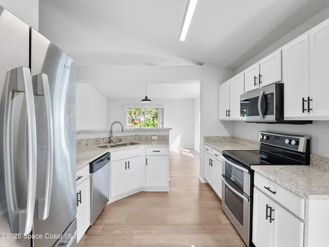 $395,000 | 1264 25th Terrace Southwest, Vero Beach, FL 32968