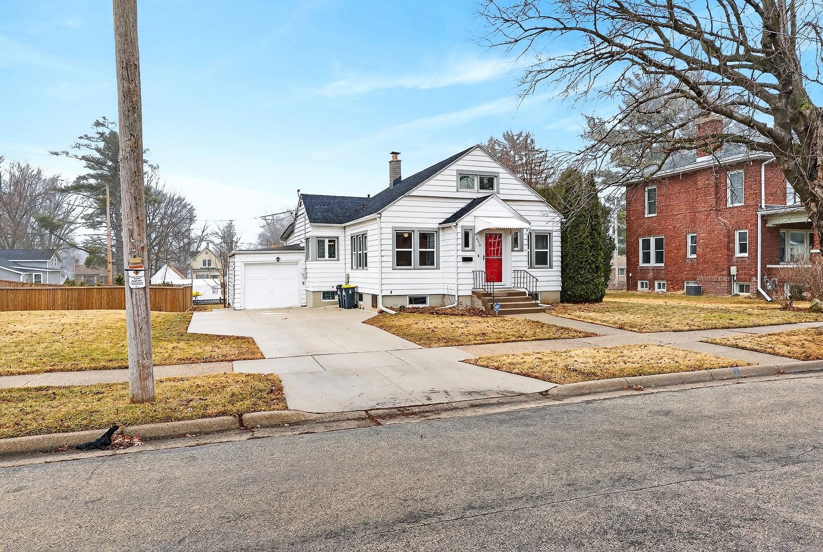 2215 15th Street Monroe, WI 53566 - Photo 2 of 50