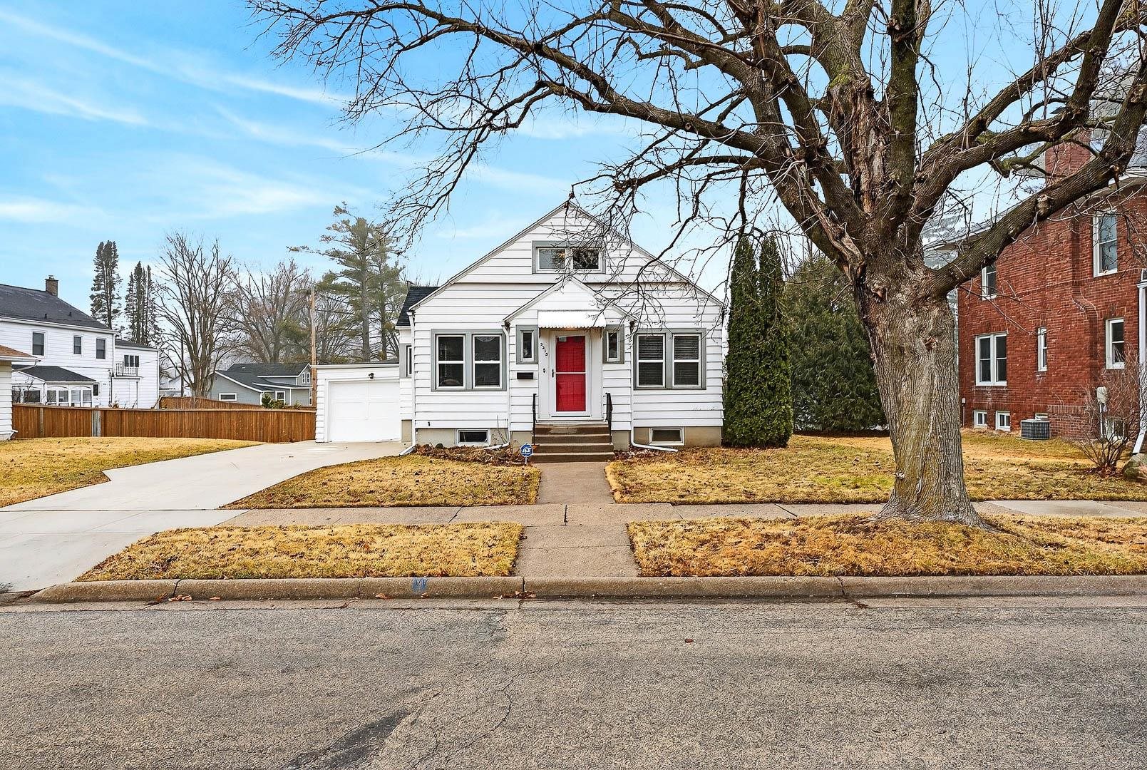 2215 15th Street Monroe, WI 53566 - Photo 3 of 50