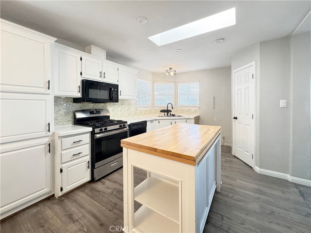 220 South Elk, Unit 75 Hemet, CA 92543 - Photo 5 of 14 a kitchen with a stove a sink and a refrigerator
