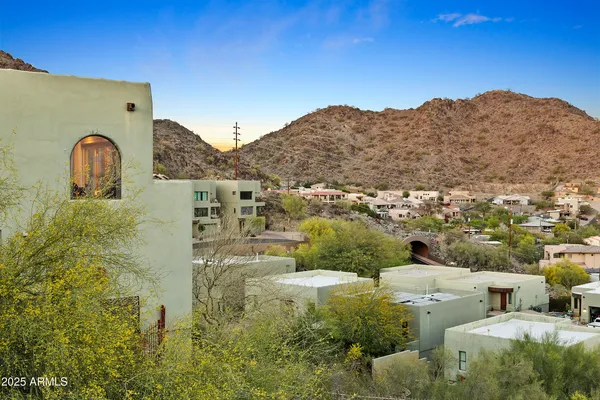 a view of a lot of residential houses with outdoor space