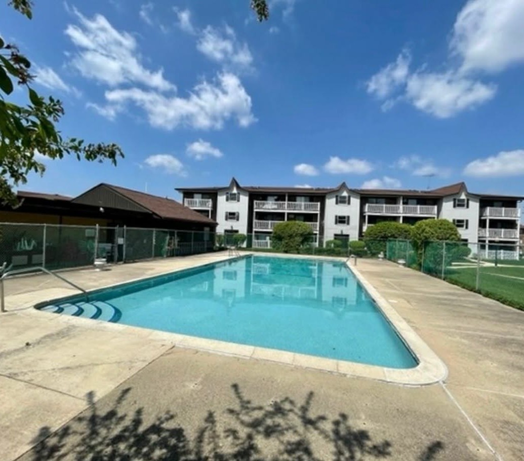 239 North Gregory Street, Unit 8 Aurora, IL 60504 - Photo 14 of 15 a view of a swimming pool with a patio
