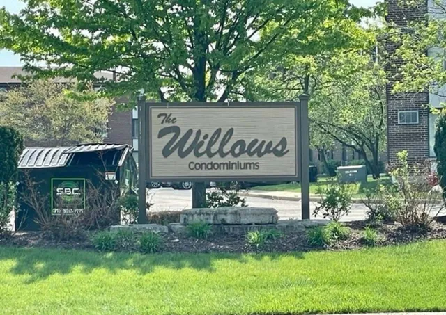 $189,000 | 239 North Gregory Street, Unit 8, Aurora, IL 60504