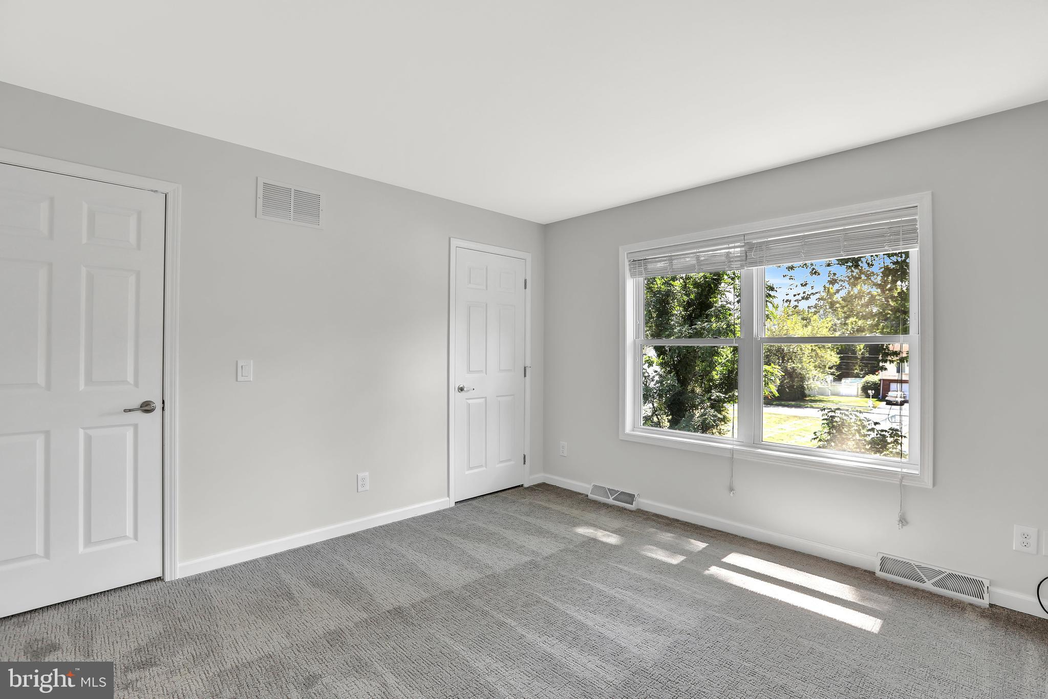 515 Ridge Avenue Hamilton, NJ 08610 - Photo 27 of 30 an empty room with windows