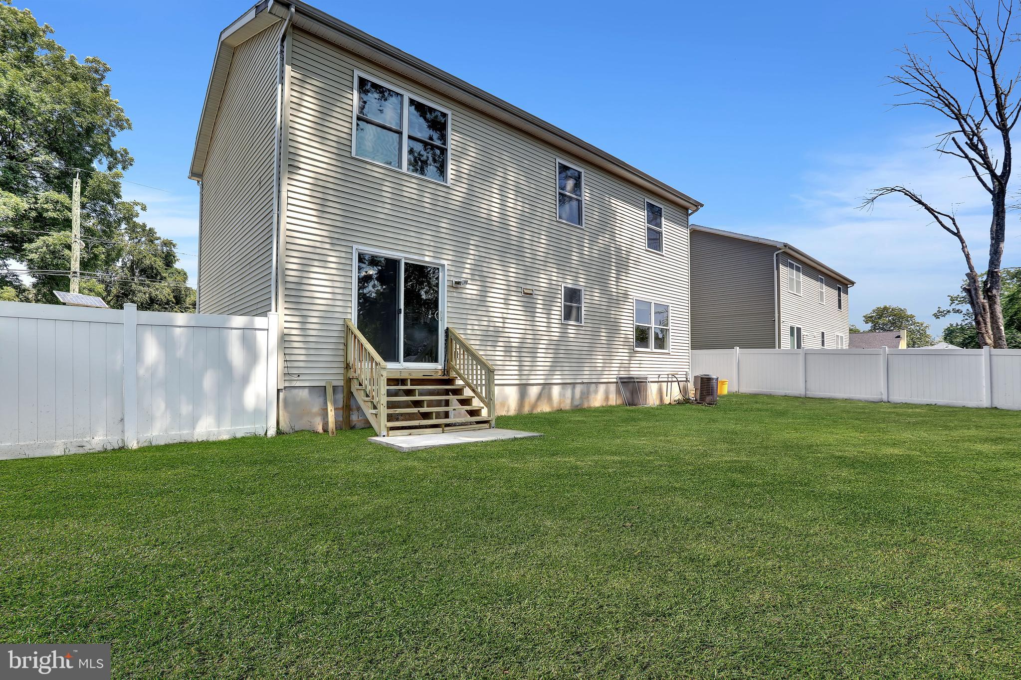 515 Ridge Avenue Hamilton, NJ 08610 - Photo 29 of 30 a front view of a house with garden