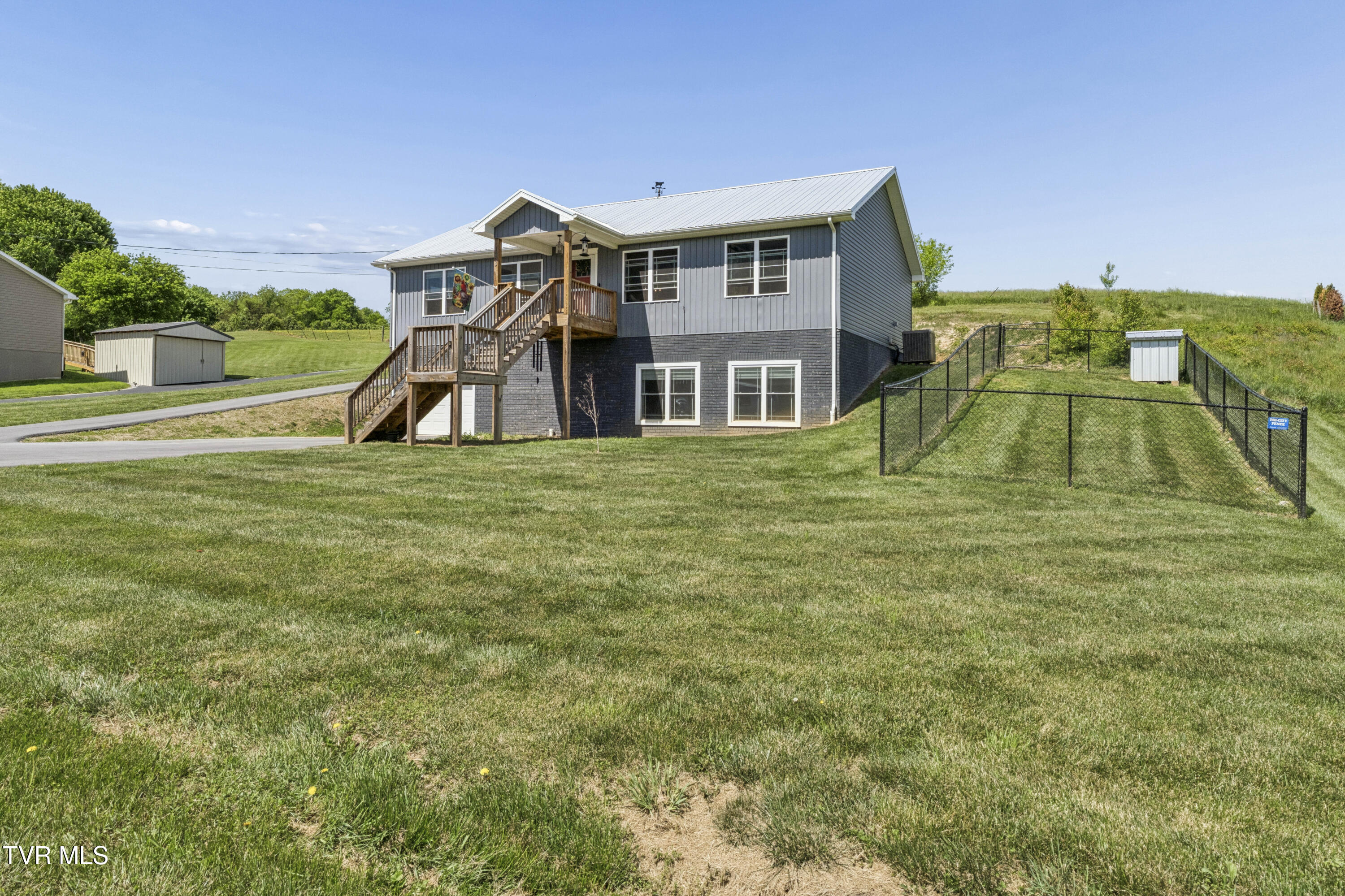143 Stage Road Jonesborough, TN 37659 - Photo 5 of 48 Front view- Basic