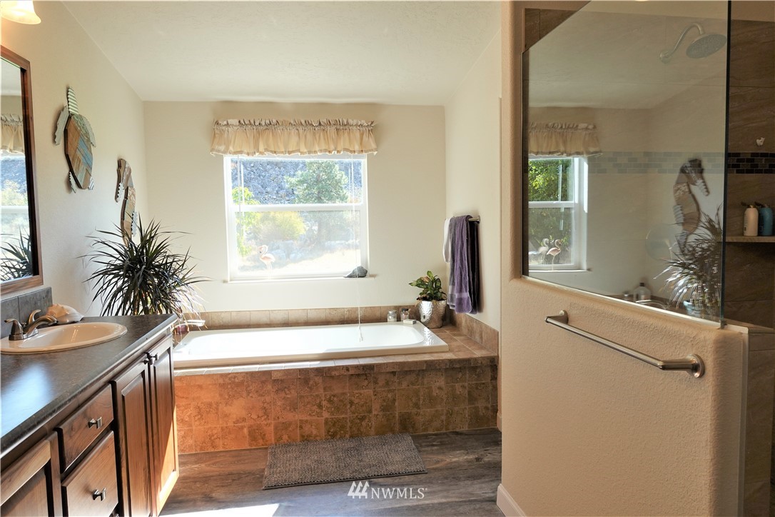 2520 Apple Acres Road Chelan, WA 98816 - Photo 20 of 25 Gallery Image 20
