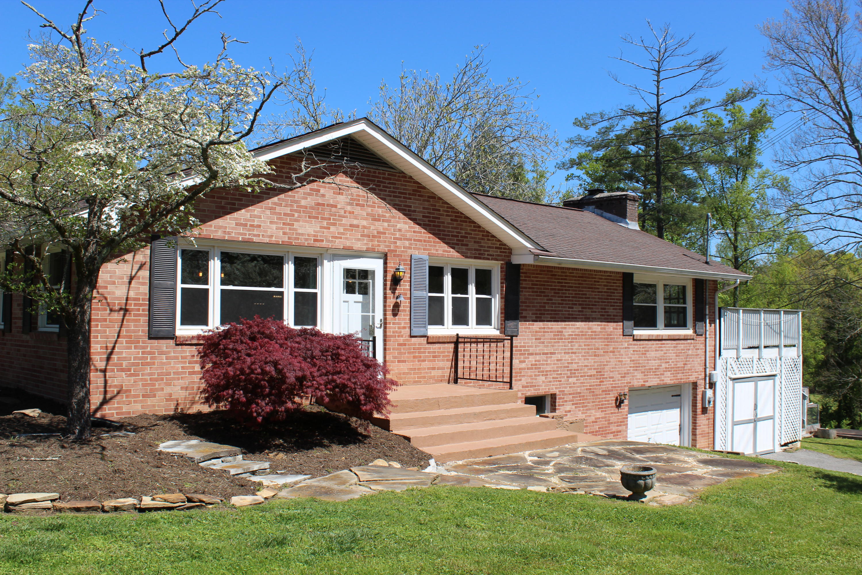 32 East Circle Road Norris, TN 37828 - Photo 3 of 30 IMG_3252
