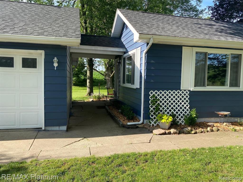 4450 North Eager Road Howell, MI 48855 - Photo 4 of 23