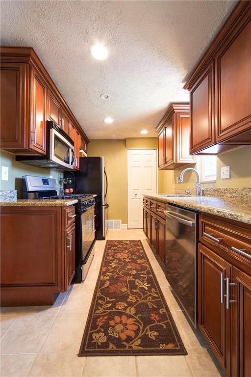 2363 Rose Garden Road Pittsburgh, PA 15220 - Photo 8 of 19 Gallery Image 8