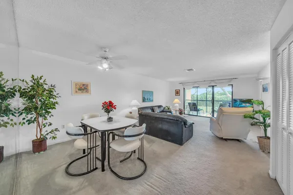 $40,000 | 36 Stratford Lane West, Unit F, Boynton Beach, FL 33436