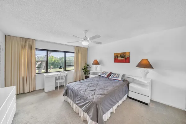 $40,000 | 36 Stratford Lane West, Unit F, Boynton Beach, FL 33436