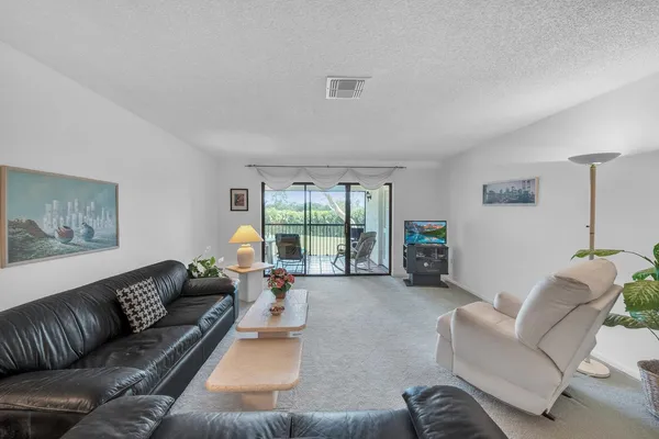 $40,000 | 36 Stratford Lane West, Unit F, Boynton Beach, FL 33436