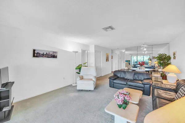 $40,000 | 36 Stratford Lane West, Unit F, Boynton Beach, FL 33436