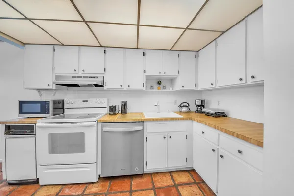 $40,000 | 36 Stratford Lane West, Unit F, Boynton Beach, FL 33436