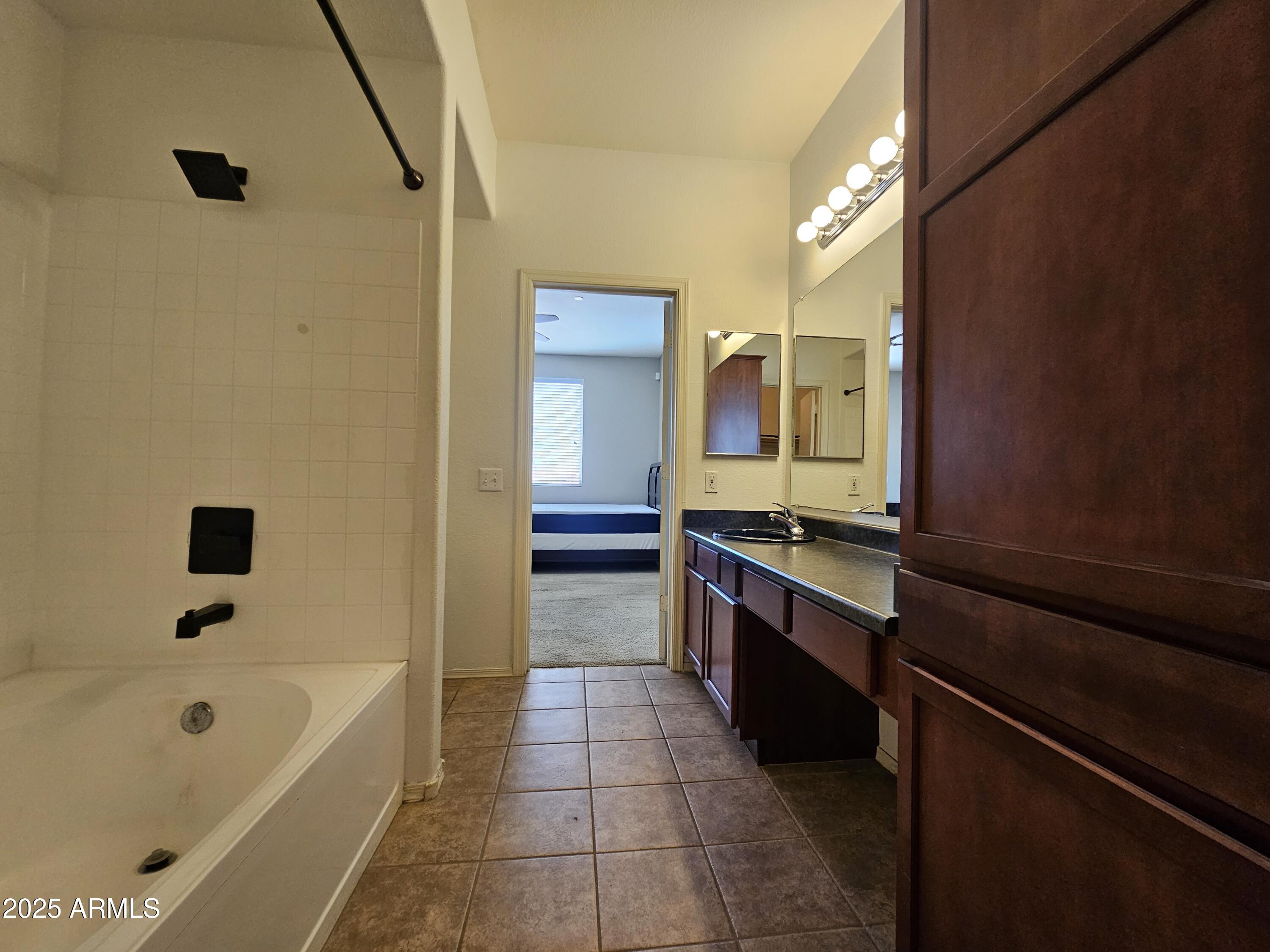 3302 North 7th Street, Unit 332 Phoenix, AZ 85014 - Photo 15 of 33 a large bathroom with a tub a sink and a large mirror