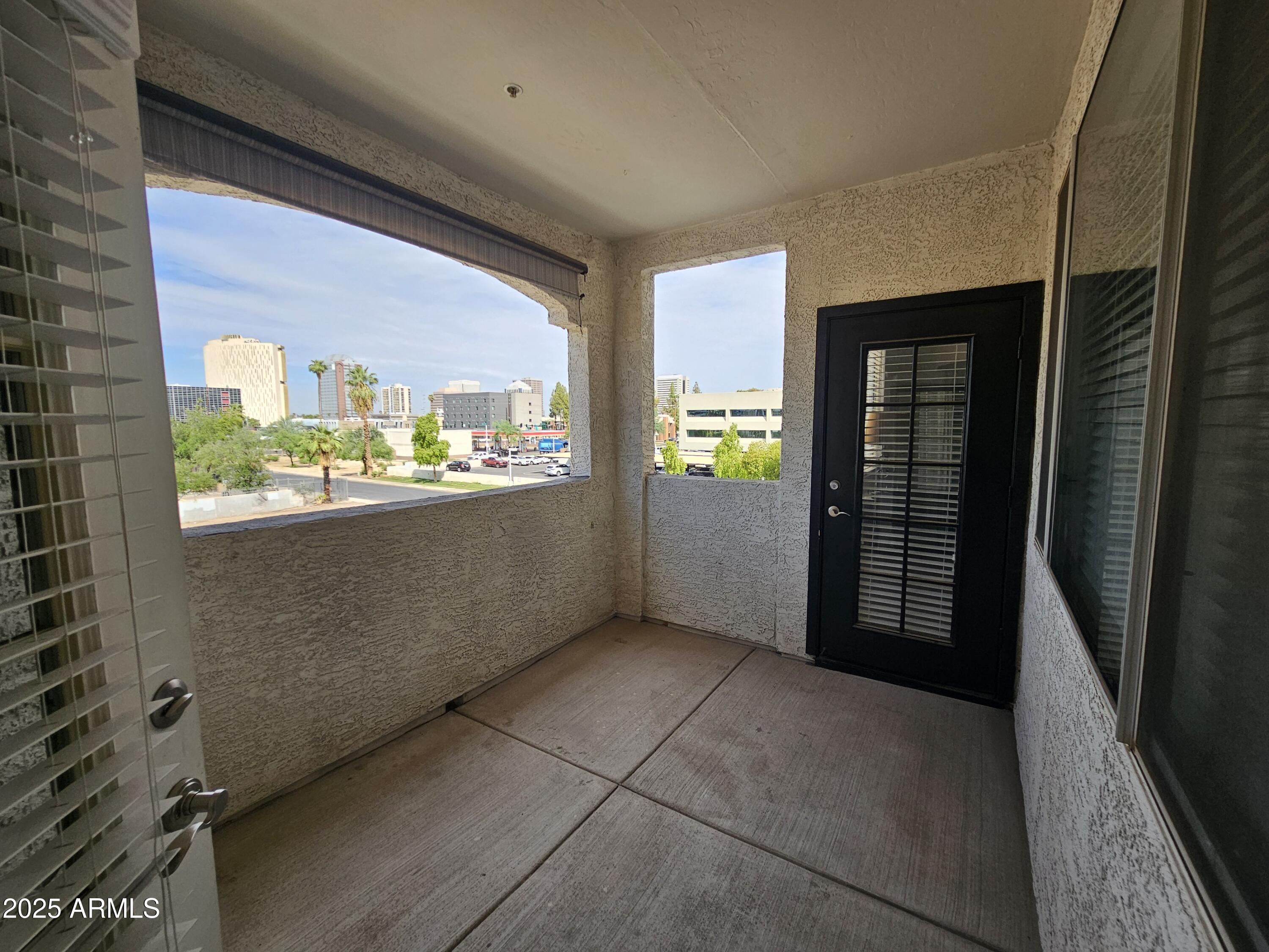 3302 North 7th Street, Unit 332 Phoenix, AZ 85014 - Photo 23 of 33 a view of an empty room and window